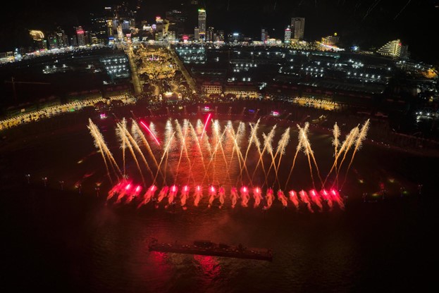 Bãi tắm Các Bà, chợ đêm VUI –Fest là không gian ẩm thực, văn hóa và giải trí sôi động (Ảnh: Ánh Dương)