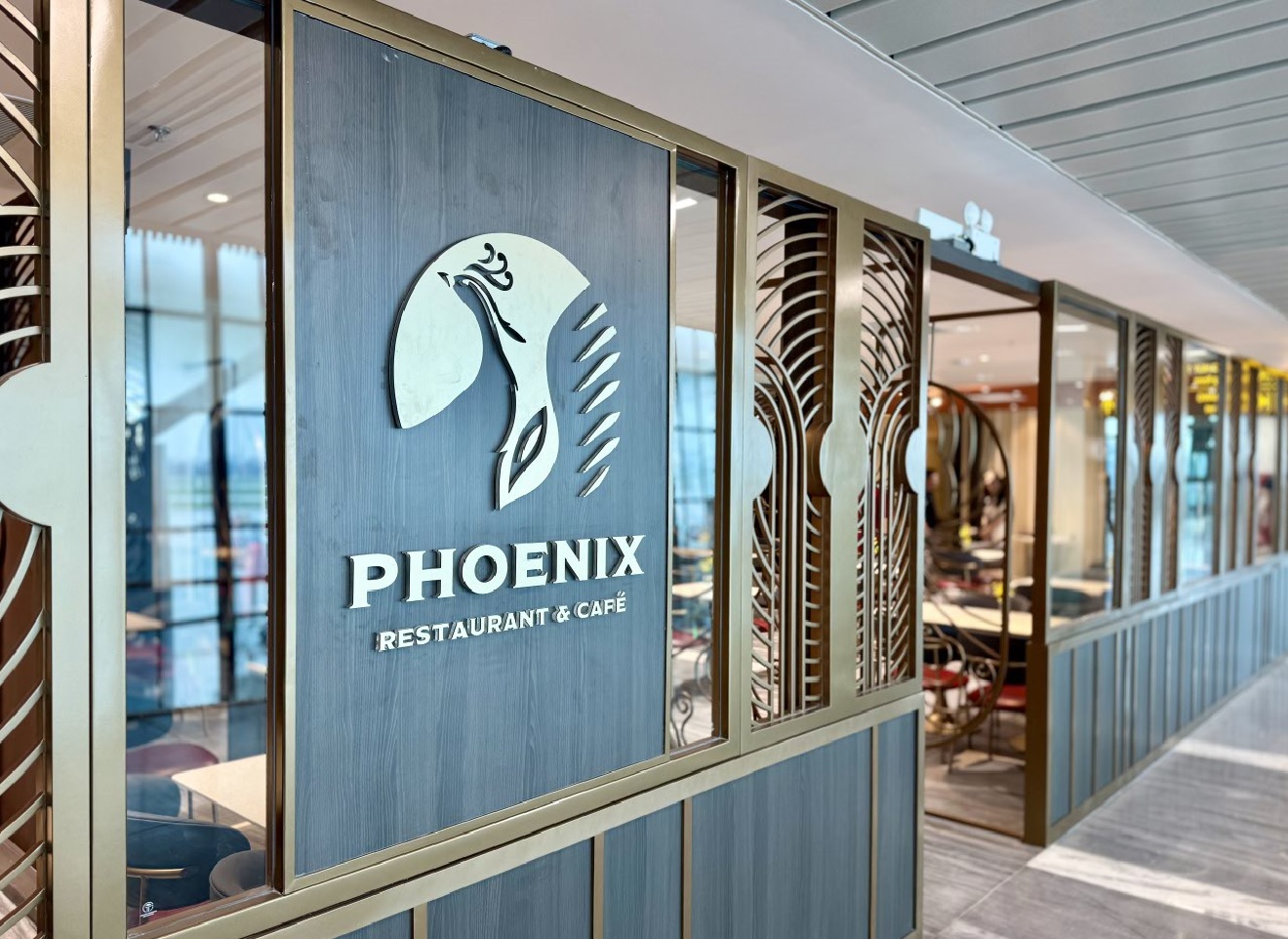 Mỗi nhà hàng một phong cách ẩm thực đặc trưng. Tại Cuisine de Saigon thì mộc mạc, ấm áp; còn tại The Phoenix thì tinh tế, sang trọng