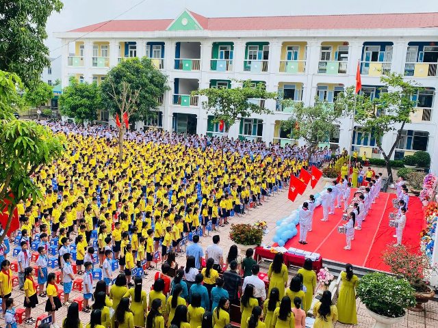 việc điều chuyển toàn bộ hệ thống trường mầm non, tiểu học và trung học cơ sở trên địa bàn tỉnh về cho UBND các xã, phường (mới) quản lý phân cấp, phân quyền rõ ràng, phù hợp với mô hình chính quyền địa phương hai cấp ở Nghệ An.