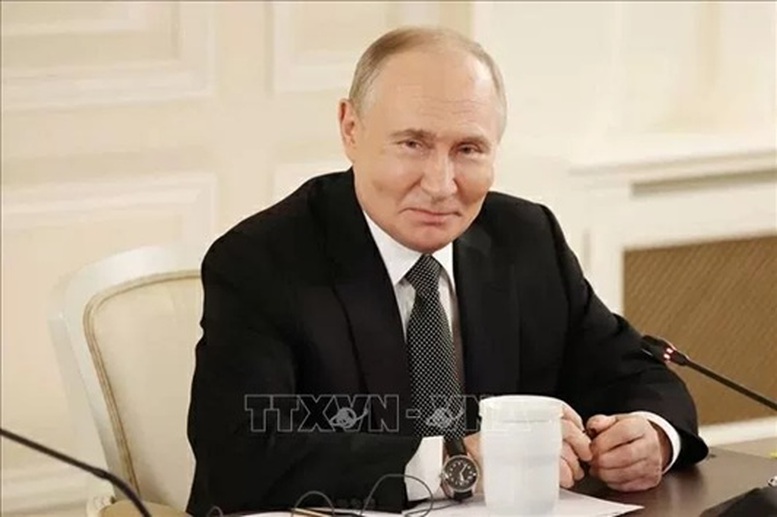 Tổng thống Nga Vladimir Putin tại cuộc gặp với Trưởng đoàn đại biểu các hãng thông tấn OANA và đại diện cơ quan truyền thông lớn trên thế giới