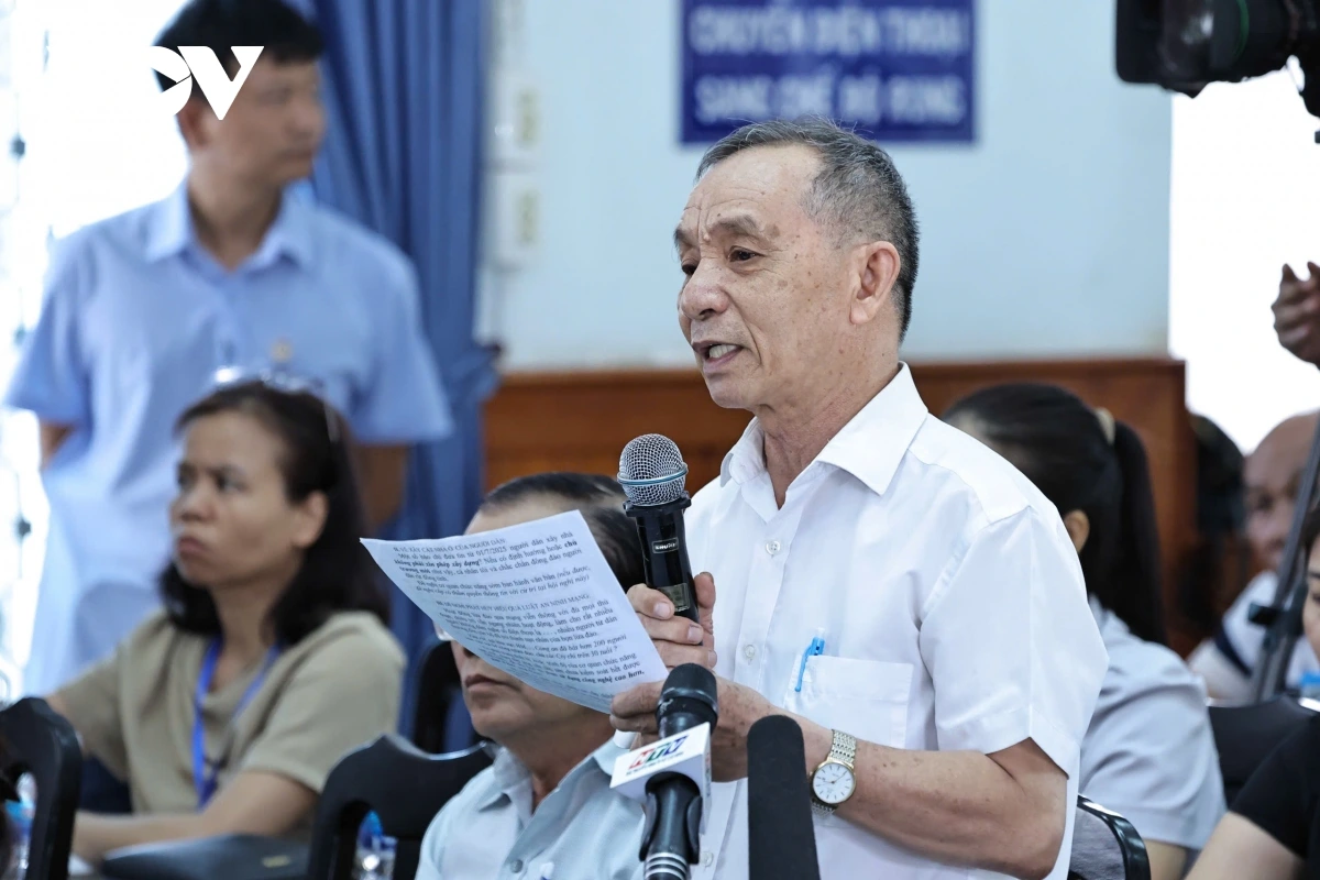 Cử tri huyện Hóc Môn phát biểu ý kiến Cử tri huyện Hóc Môn phát biểu ý kiến