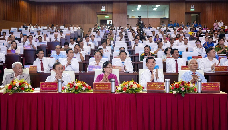 Các đại biểu tham dự chương trình