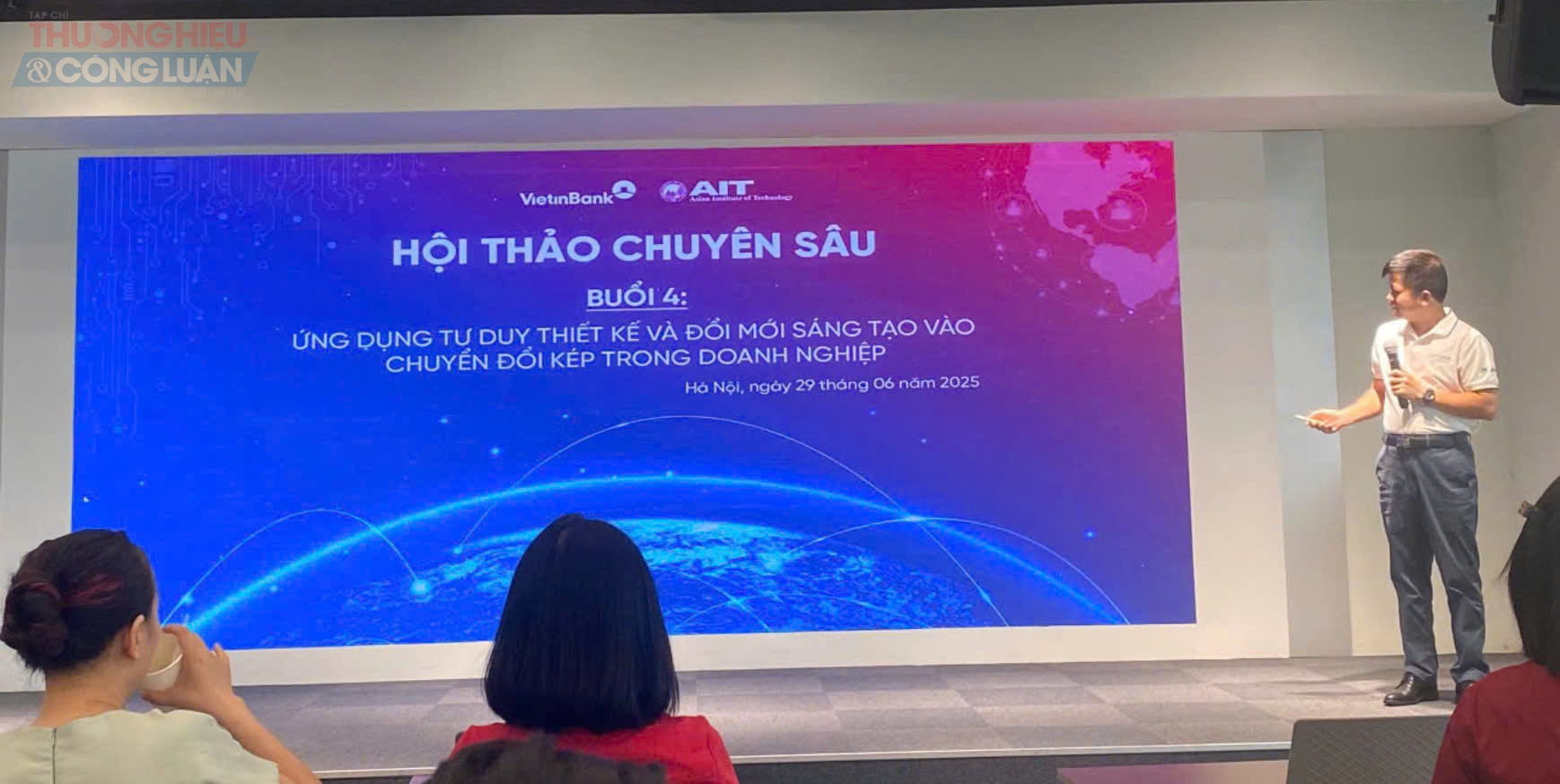 Tiến sĩ Phùng Văn Đông, Giám đốc AIT Việt Nam, chuyên gia cấp cao về Đổi mới sáng tạo và Tư duy thiết kế chia sẻ tại hội thảo