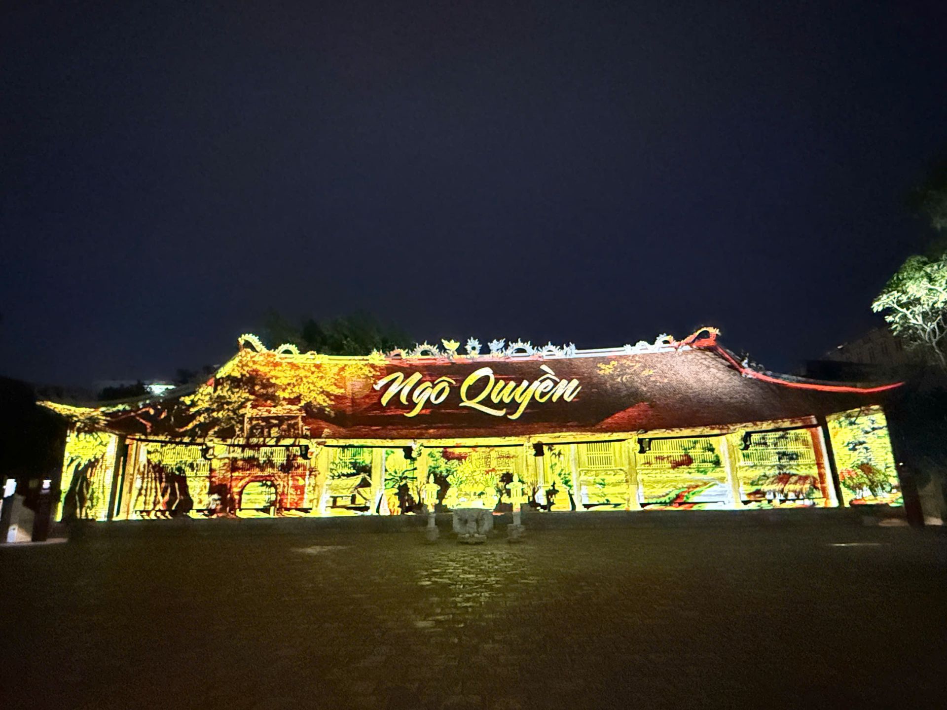Show trình diễn 3D mapping “Sóng Bạch Đằng hào khí Ngô Quyền”. Show trình diễn 3D mapping “Sóng Bạch Đằng hào khí Ngô Quyền”.