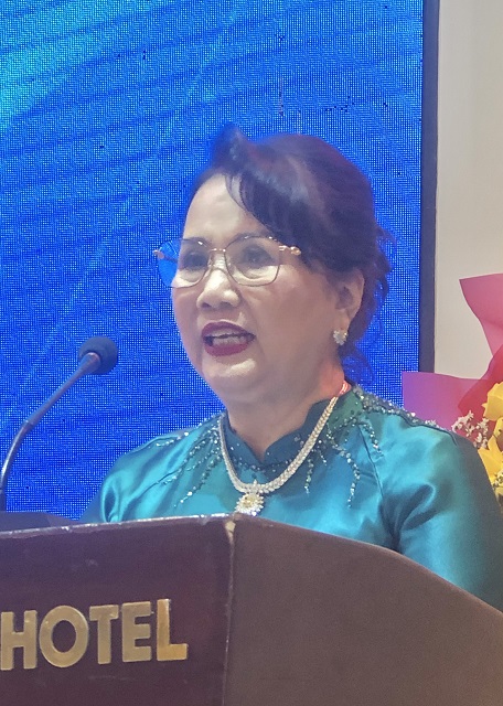 Chị Đồng Thị Ánh phát biểu khai mạc. Ảnh: VH