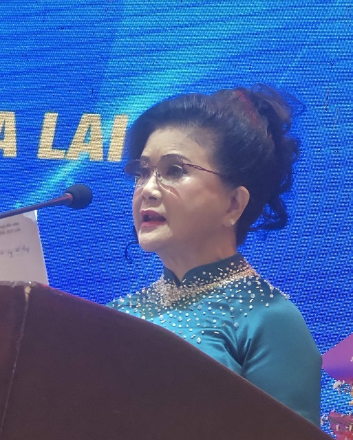 Chị Hoàng Thị Phương Liên đã trình bày Báo cáo. Ảnh: VH