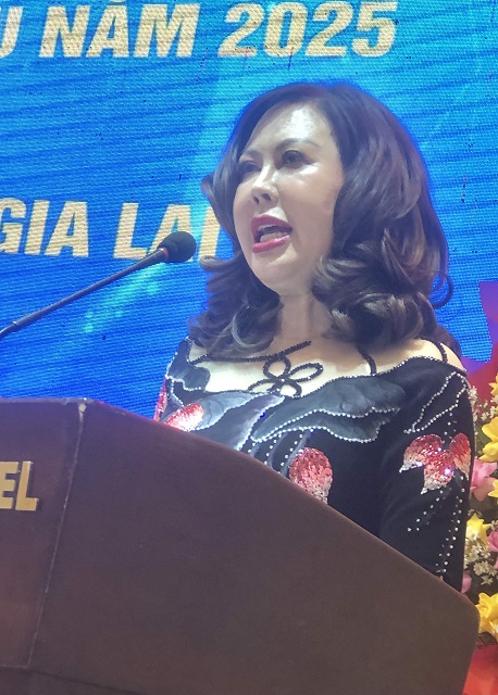 Chị Trần Thị Kim Hoa phát biểu tại Hội nghị. Ảnh: Viết Hiền