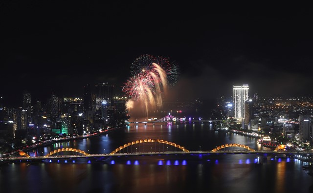 Với “Vũ điệu rồng bay” và nhạc rap G-Dragon, tân binh Faseecom đến từ Hàn Quốc có màn chào sân ấn tượng