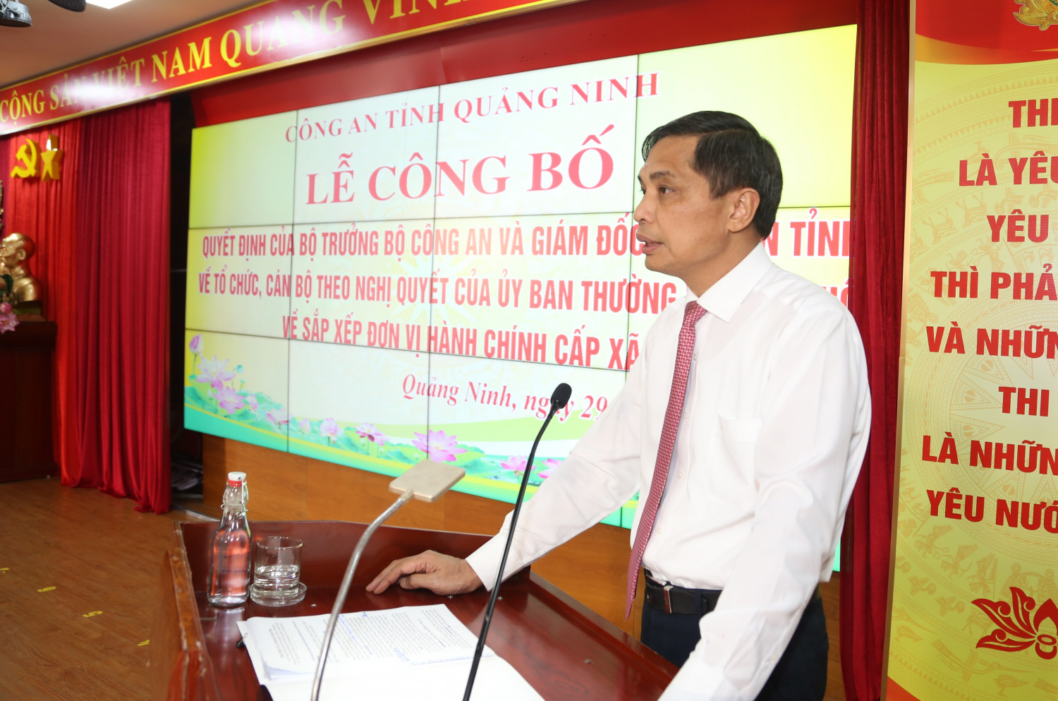 Đồng chí Vũ Văn Diện, Ủy viên Ban Thường vụ Tỉnh ủy, Phó Chủ tịch Thường trực UBND tỉnh phát biểu tại buổi lễ