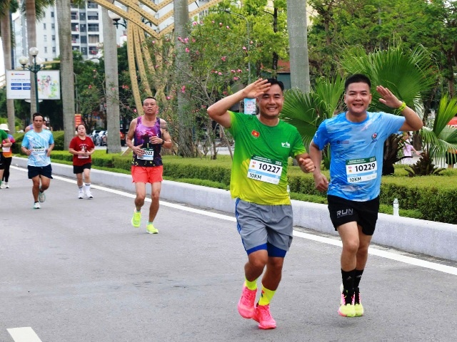 Các vận động viên tham gia giải chạy.