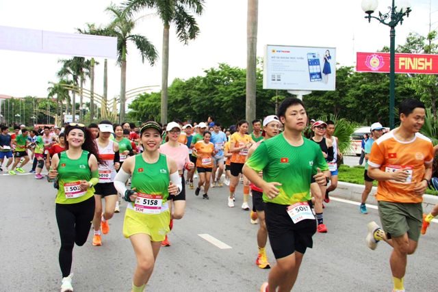 Hơn 600 vận động viên tham gia giải chạy phong trào “Chung một quyết tâm – Vì cộng đồng không ma túy”
