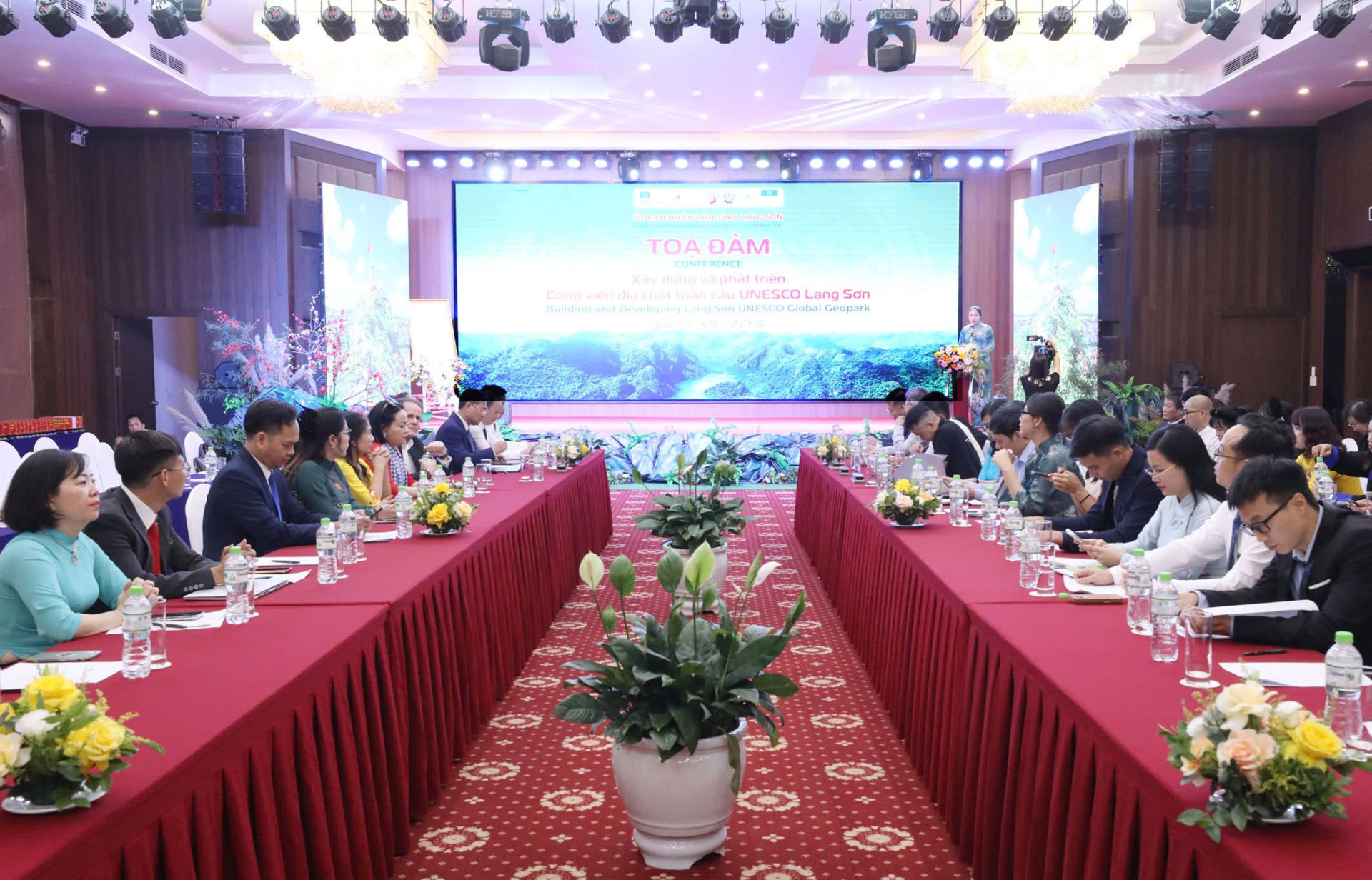 Quang cảnh buổi tọa đàm