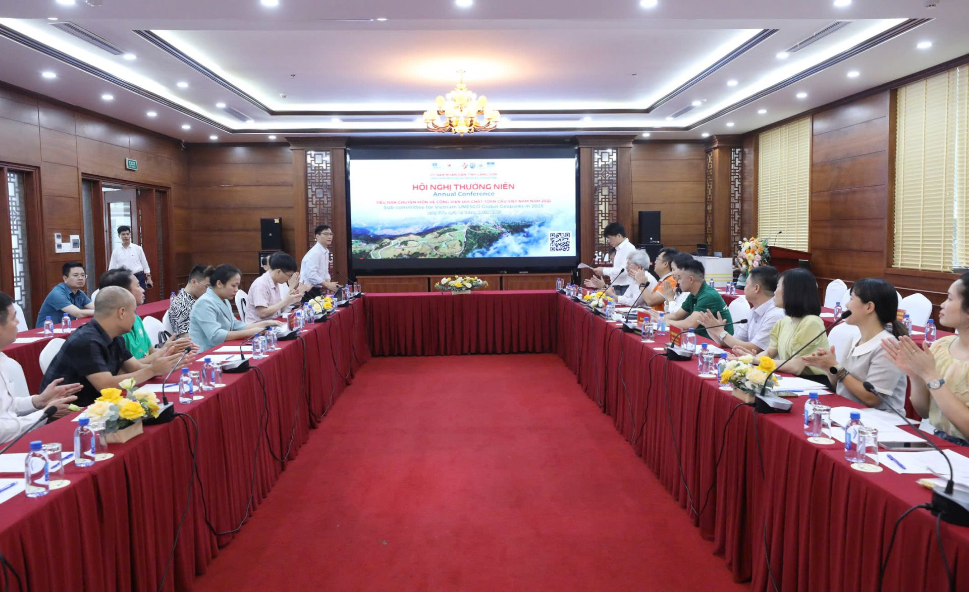 Quang cảnh hội nghị