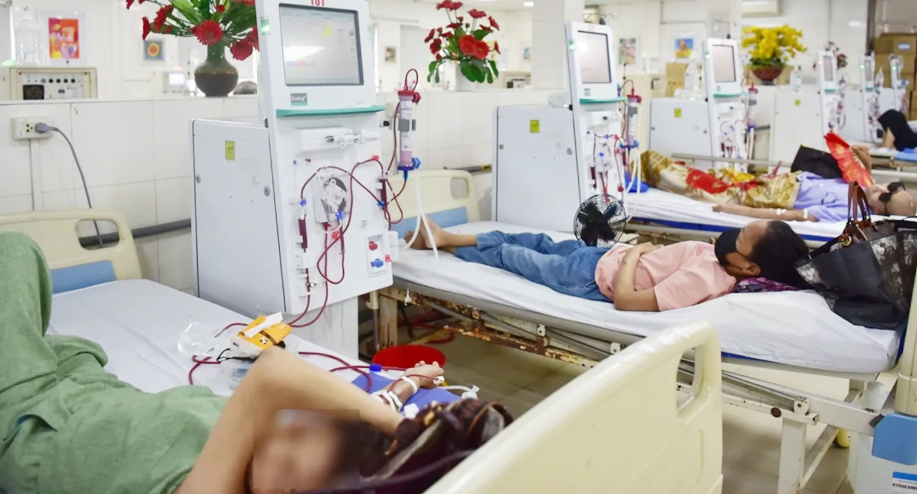 Bệnh nhân điều trị bệnh thận tại Bệnh viện Thanh Nhàn. Ảnh: Thanh Bình Bệnh nhân điều trị bệnh thận tại Bệnh viện Thanh Nhàn. Ảnh: Thanh Bình