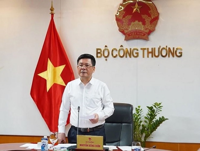 Bộ trưởng Nguyễn Hồng Diên đã ký ban hành Quyết định số 1825/QĐ-BCT, khẳng định một tầm nhìn xuyên suốt: kiểm tra, kiểm soát thị trường và xử lý vi phạm không còn là nhiệm vụ theo đợt, mà phải trở thành hoạt động thường xuyên, coi mỗi ngày đều là một 