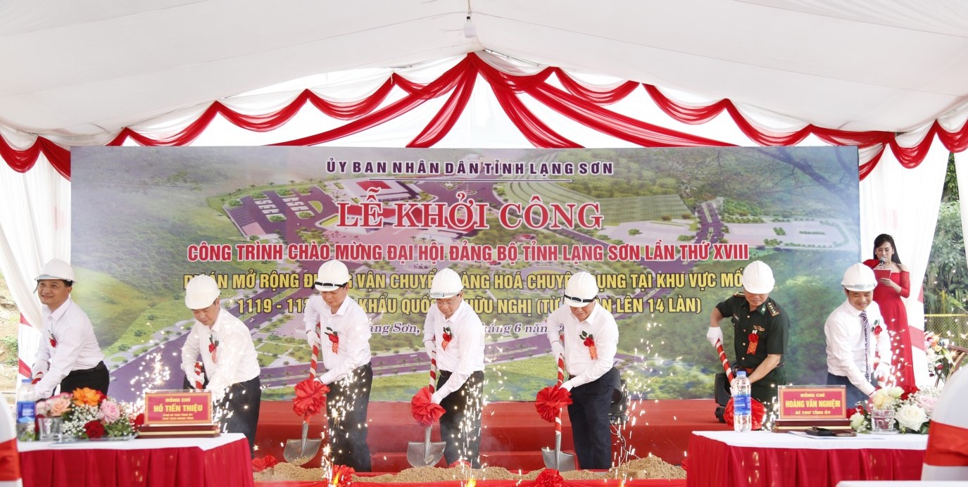 Các đại biểu thực hiện nghi thức khởi công dự án Mở rộng đường vận chuyển hàng hoá chuyên dụng khu vực mốc 1119 - 1120 Cửa khẩu Quốc tế Hữu Nghị, tỉnh Lạng Sơn Các đại biểu thực hiện nghi thức khởi công dự án Mở rộng đường vận chuyển hàng hoá chuyên dụng khu vực mốc 1119 - 1120 Cửa khẩu Quốc tế Hữu Nghị, tỉnh Lạng Sơn