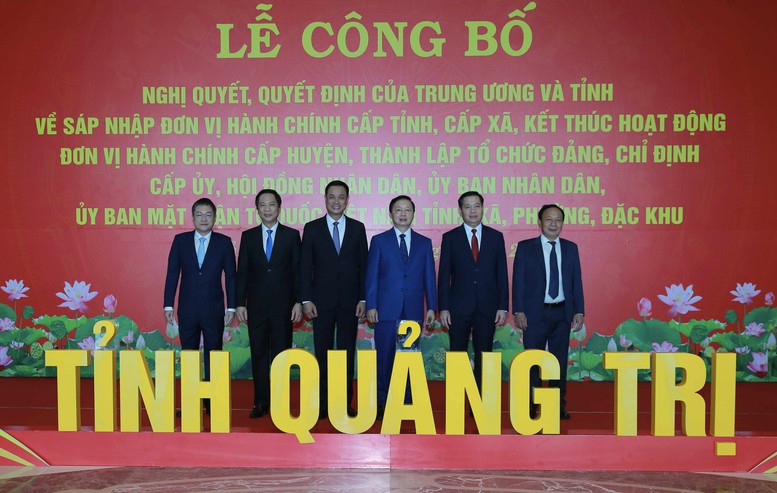 Phó Thủ tướng Trần Hồng Hà dự lễ công bố tại TP. Đồng Hới, tỉnh Quảng Trị - Ảnh: VGP/Minh Khôi Phó Thủ tướng Trần Hồng Hà dự lễ công bố tại TP. Đồng Hới, tỉnh Quảng Trị - Ảnh: VGP/Minh Khôi
