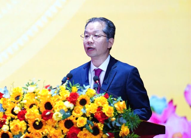 Bí thư Thành ủy Đà Nẵng Nguyễn Văn Quảng, thể hiện rõ định hướng từ Trung ương và quyết tâm của thành phố trong việc triển khai thực hiện hiệu quả các Nghị quyết, Quyết định được công bố. Bí thư Thành ủy Đà Nẵng Nguyễn Văn Quảng, thể hiện rõ định hướng từ Trung ương và quyết tâm của thành phố trong việc triển khai thực hiện hiệu quả các Nghị quyết, Quyết định được công bố.