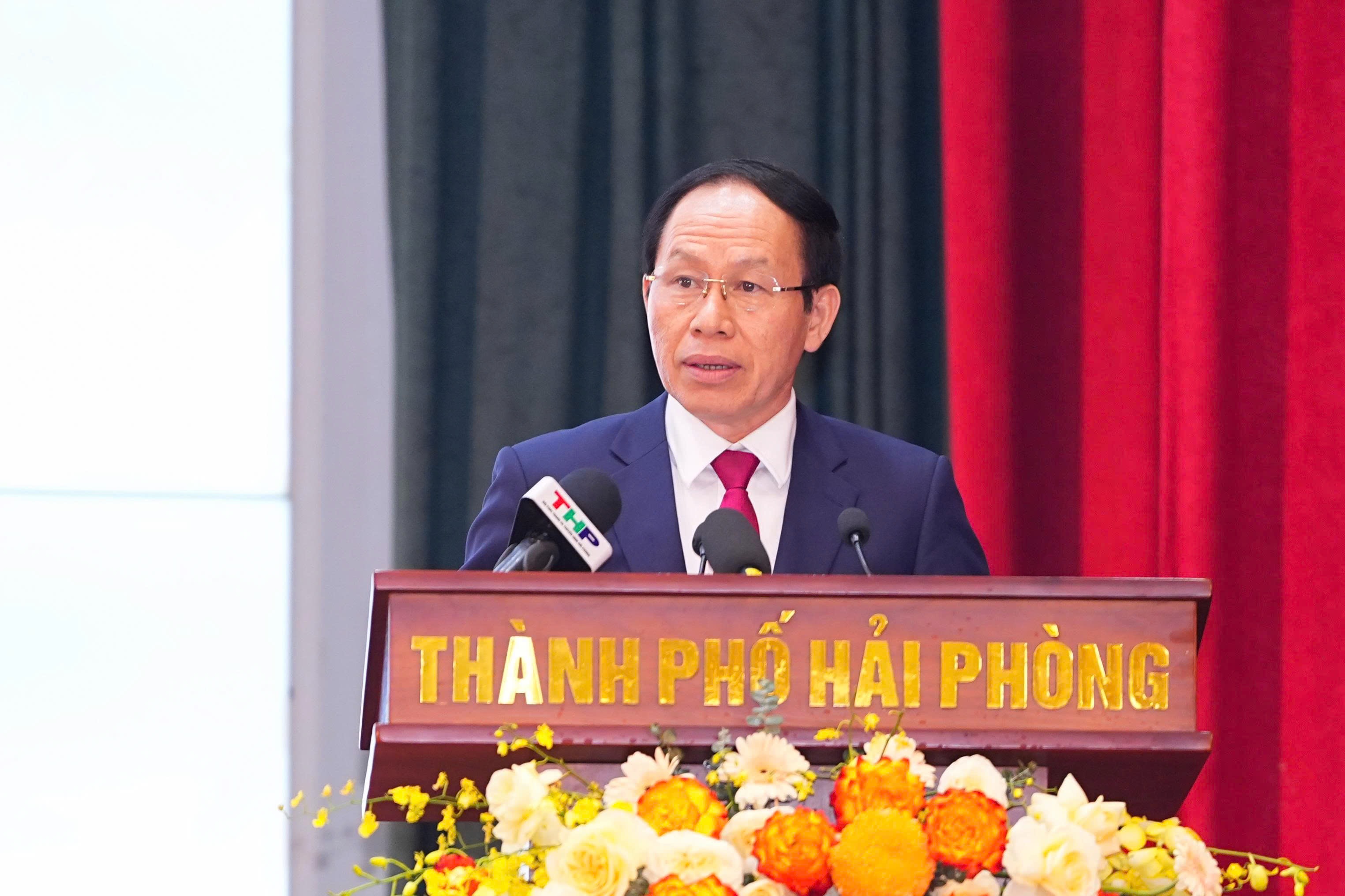 Đồng chí Lê Tiến Châu bí thư Thành uỷ phát biểu tại buổi lễ Đồng chí Lê Tiến Châu bí thư Thành uỷ phát biểu tại buổi lễ