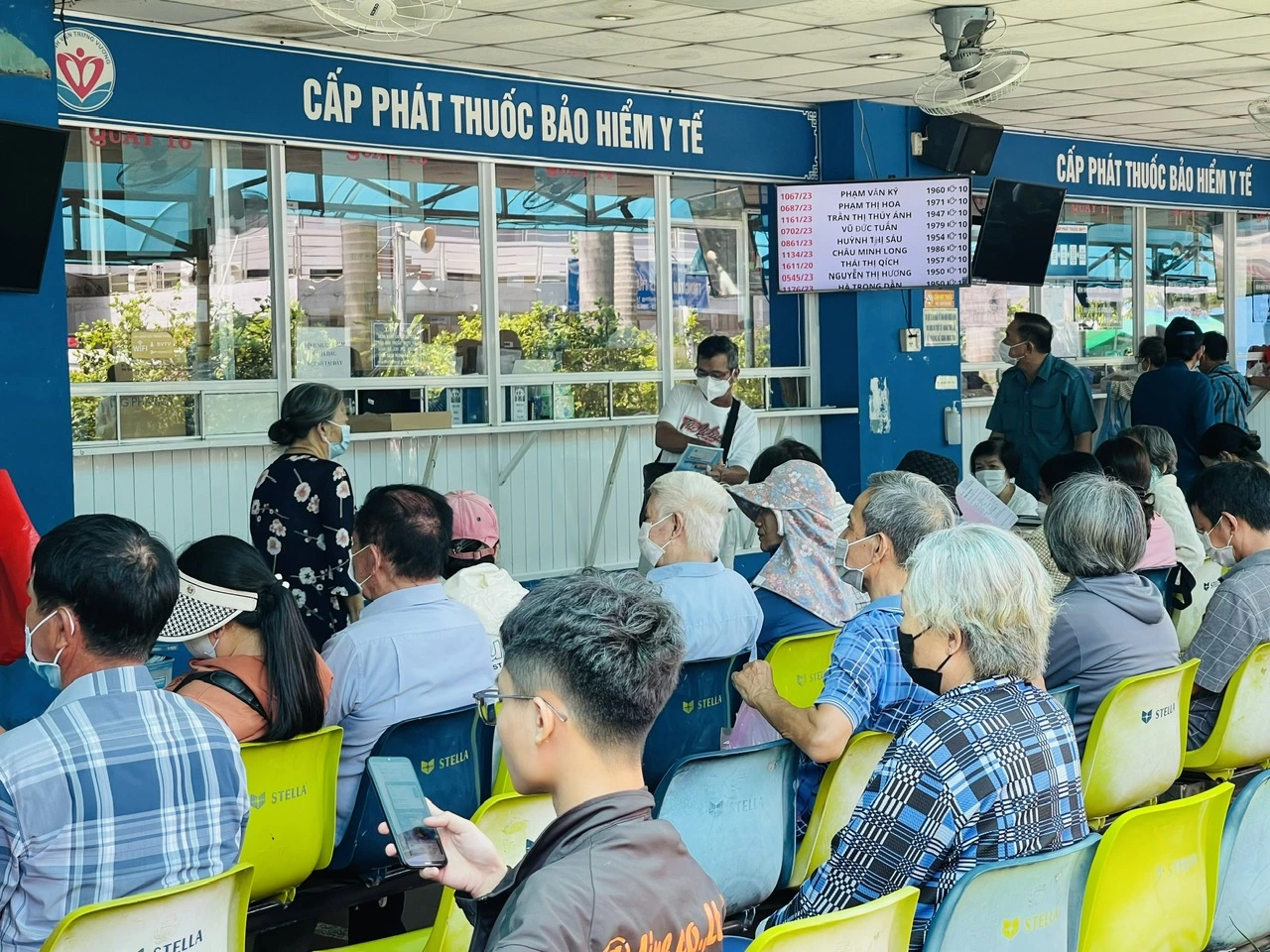 Luật sửa đổi bổ sung một số điều của Luật Bảo hiểm y tế có hiệu lực từ ngày 1/7 mở rộng 4 nhóm được ngân sách nhà nước chi trả tiền mua BHYT. (ẢNH: DUY TÍNH)