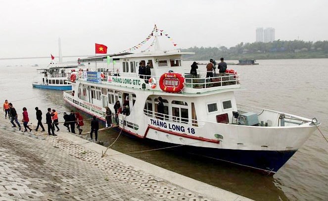 Du lịch trên sông Hồng là một trong những sản phẩm du lịch đặc trưng của Tổng Công ty Du lịch Hà Nội. Ảnh: M.H