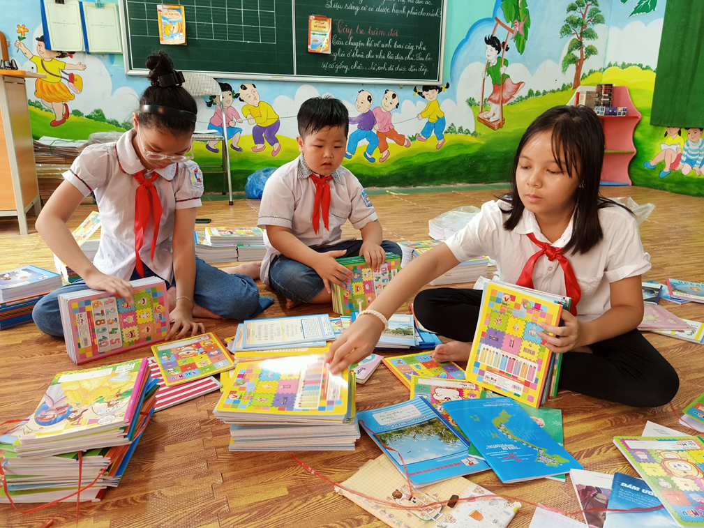 Hoạt động quyên góp sách cho các bạn học sinh miền núi Hoạt động quyên góp sách cho các bạn học sinh miền núi