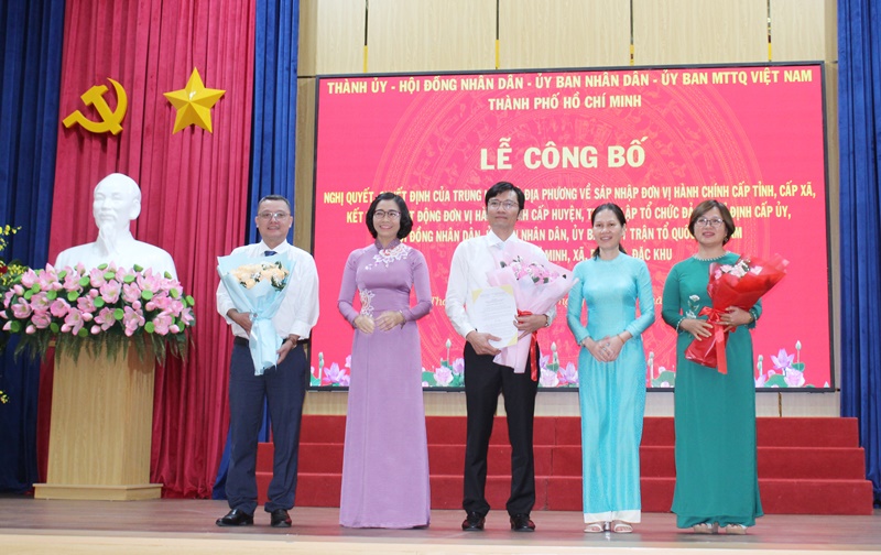 Ra mắt Chủ tịch và hai Phó Chủ tịch UBND Phường Vũng Tàu