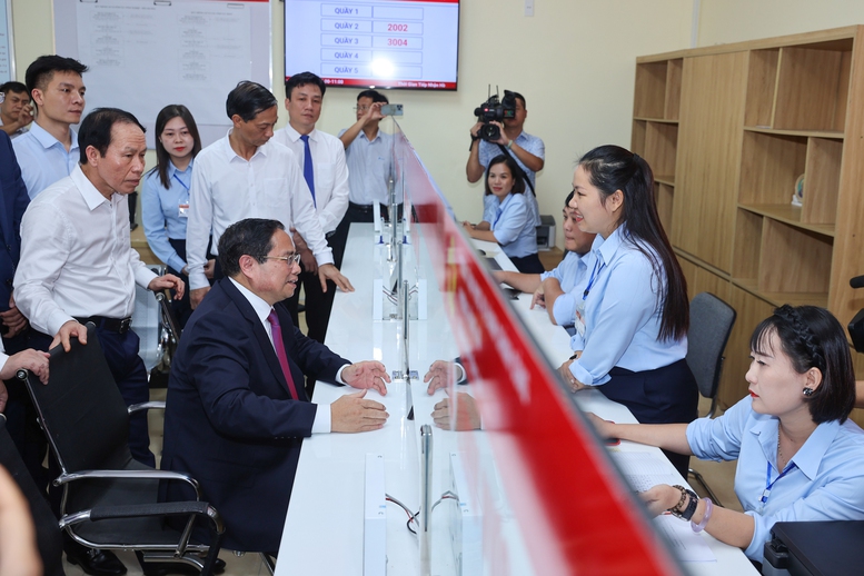 Thủ tướng: Tuyệt đối không để người dân "sợ hay ngại" khi đến cơ quan công quyền