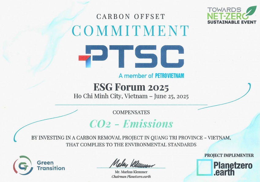 Chứng nhận cam kết bù đắp khí thải CO₂ của PTSC tại ESG Forum 2025, thông qua đầu tư vào dự án loại bỏ carbon tại Quảng Trị