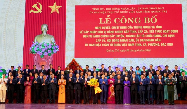 61 đồng chí Ủy viên Ban Chấp hành Đảng bộ tỉnh Quảng Trị nhiệm kỳ 2020 - 2025 ra mắt.