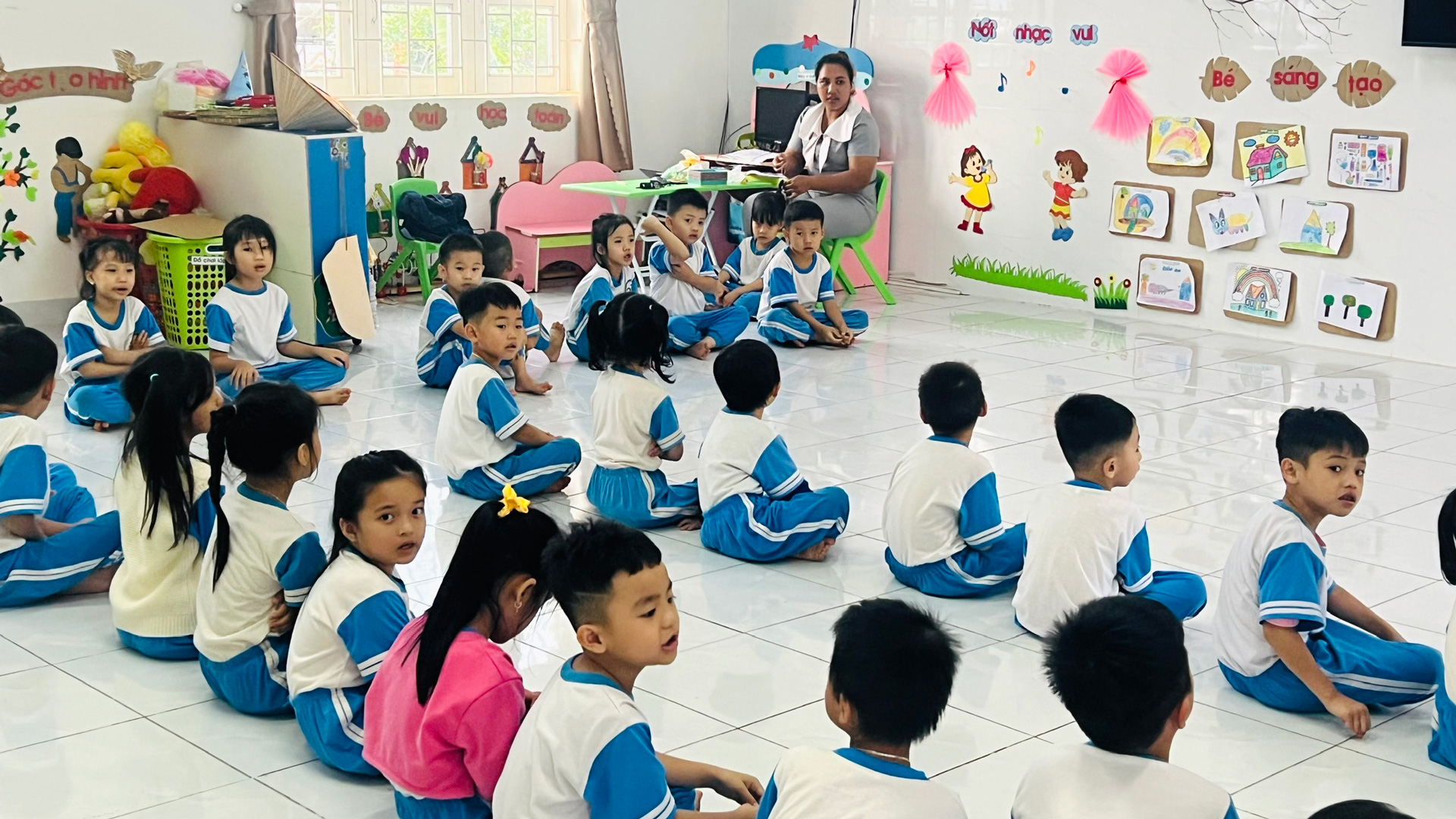 Ảnh báo Lâm Đồng.