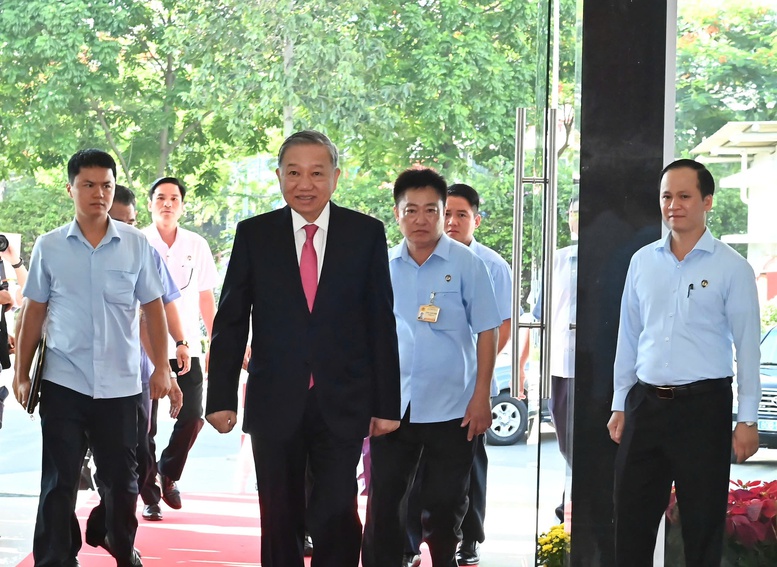 Công bố nghị quyết, quyết định sáp nhập đơn vị hành chính, chỉ định nhân sự trên cả nước