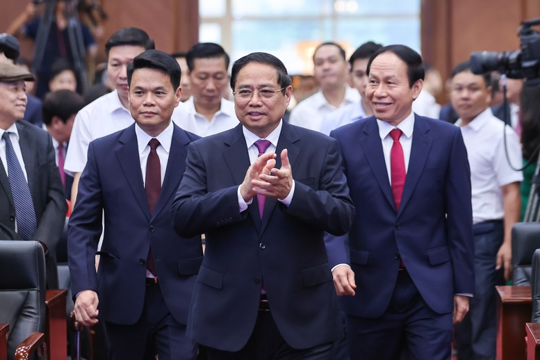 Đồng chí Phạm Minh Chính, Ủy viên Bộ Chính trị, Thủ tướng Chính phủ dự lễ công bố các nghị quyết, quyết định của Trung ương và địa phương tại thành phố Hải Phòng - Ảnh: VGP/Nhật Bắc Đồng chí Phạm Minh Chính, Ủy viên Bộ Chính trị, Thủ tướng Chính phủ dự lễ công bố các nghị quyết, quyết định của Trung ương và địa phương tại thành phố Hải Phòng - Ảnh: VGP/Nhật Bắc