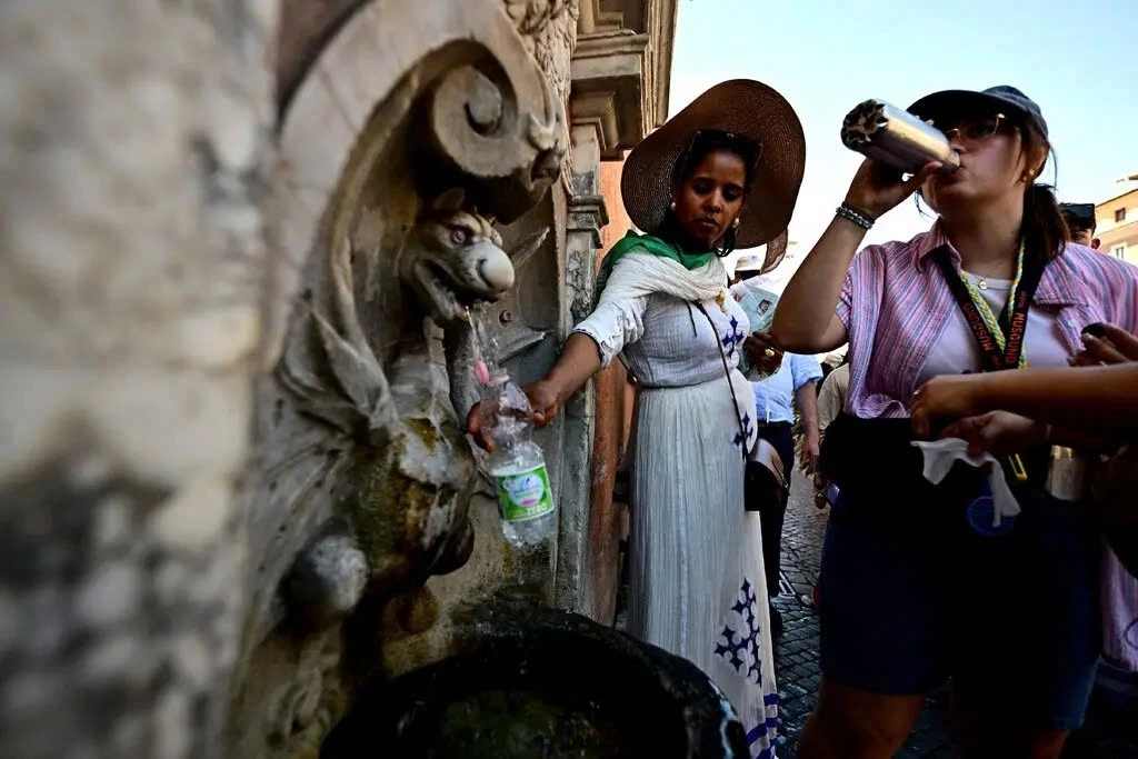 Sóng nhiệt “tấn công” Châu Âu - nhiều nước cảnh báo nắng nóng và cháy rừng