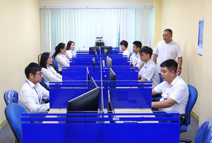 Phòng Kỹ thuật - Công nghệ thông tin đang làm việc