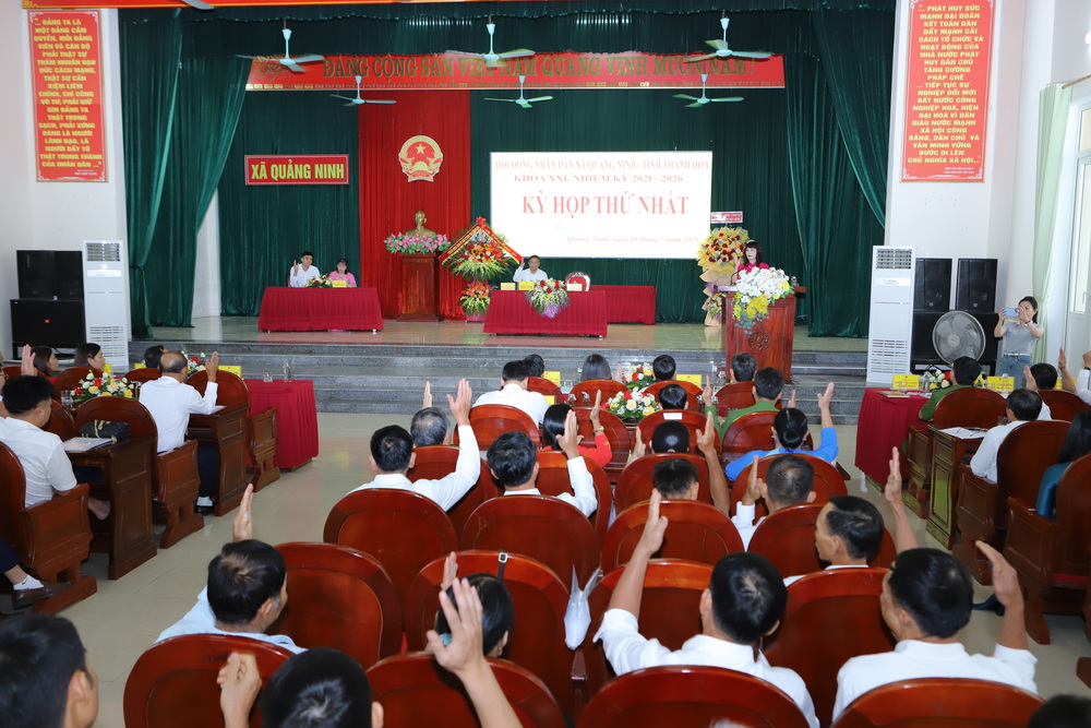 Toàn cảnh Kỳ họp thứ nhất, HĐND xã Quảng Ninh. Toàn cảnh Kỳ họp thứ nhất, HĐND xã Quảng Ninh.