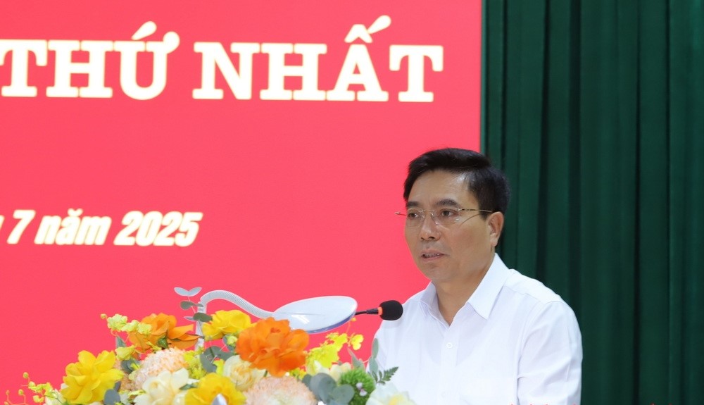 Bí thư Tỉnh ủy Nguyễn Doãn Anh phát biểu chỉ đạo tại xã Hoằng Lộc. Bí thư Tỉnh ủy Nguyễn Doãn Anh phát biểu chỉ đạo tại xã Hoằng Lộc.