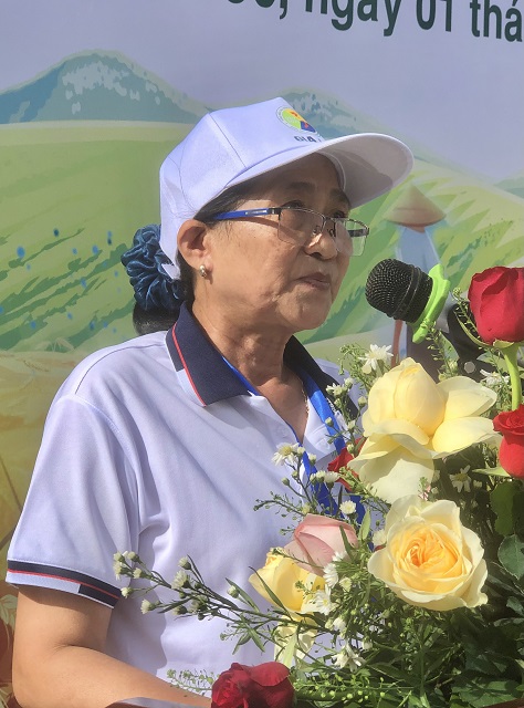 Bà Lê Thị Mỹ Nữ phát biểu hưởng ứng. Ảnh: VH