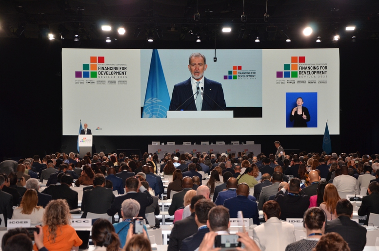 Tại Phiên khai mạc Hội nghị, các nhà lãnh đạo đã đồng thuận thông qua Cam kết Seville nhằm thiết lập một khung khổ toàn diện để xử lý các thách thức tài chính hiện nay, nhất là huy động 4 nghìn tỷ USD cho các mục tiêu phát triển bền vững (SDG).
