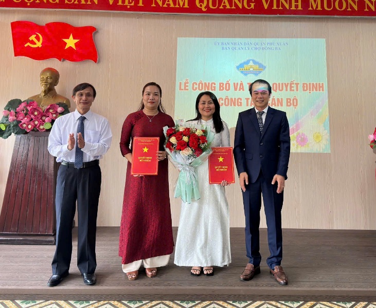 Trao quyết định bổ nhiệm Trao quyết định bổ nhiệm