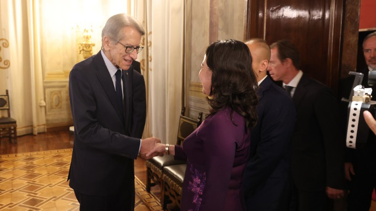 Phó Chủ tịch nước Võ Thị Ánh Xuân hội kiến với Thượng Nghị sĩ Giulio Terzi. (Ảnh: BNG)