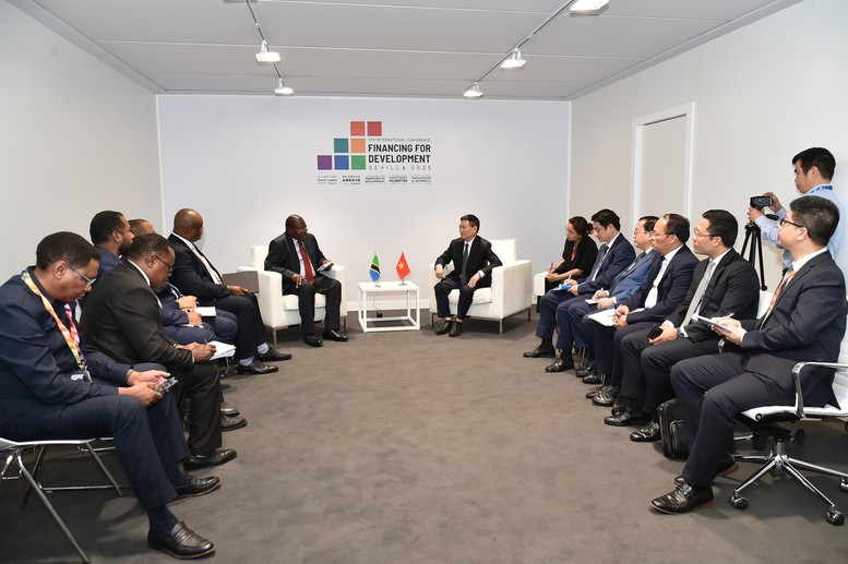 Phó Thủ tướng khẳng định Việt Nam sẵn sàng hợp tác, hỗ trợ Tanzania trong sản xuất lúa gạo, góp phần bảo đảm an ninh lương thực; mong muốn hai bên tiếp tục thúc đẩy đưa hợp tác kinh tế lên tầm cao mới. Ảnh VGP/Trần Mạnh