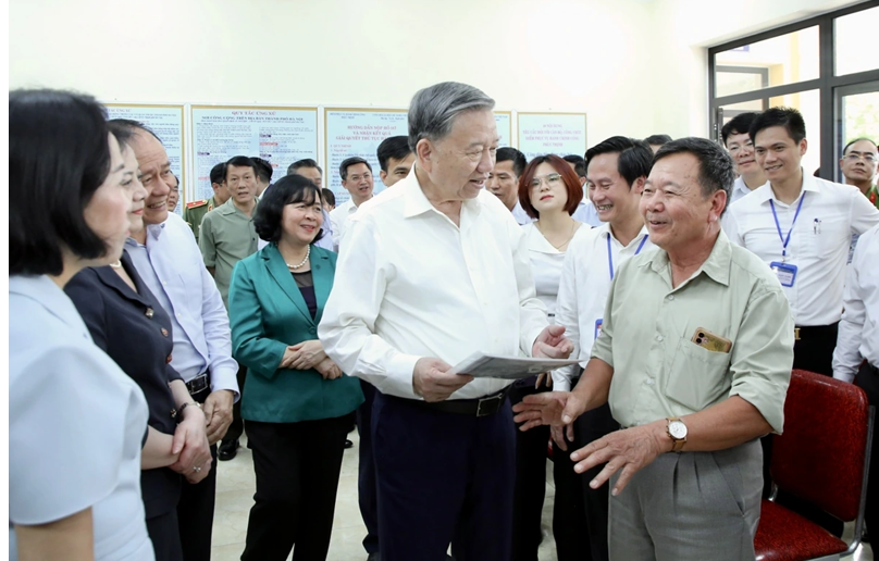 Tổng Bí thư Tô Lâm đã đến thăm kiểm tra quá trình vận hành hoạt động chính quyền 2 cấp tại Hà Nội. Tổng Bí thư Tô Lâm đã đến thăm kiểm tra quá trình vận hành hoạt động chính quyền 2 cấp tại Hà Nội.