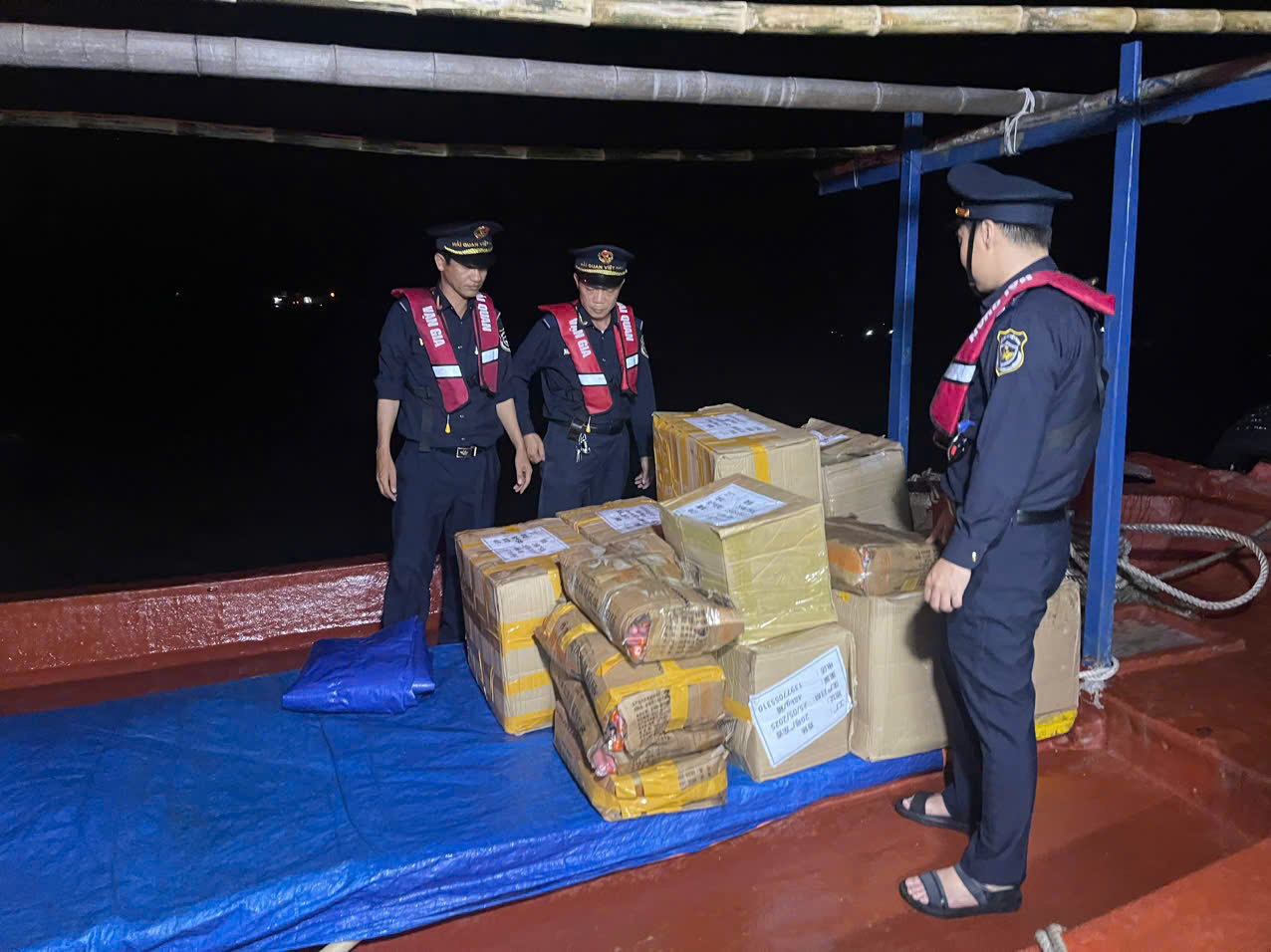 Hải quan Cửa khẩu cảng Vạn Gia bắt gần 500kg xúc xích