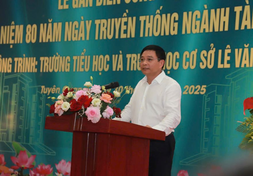 Bộ trưởng Bộ Tài chính Nguyễn Văn Thắng phát biểu tại buổi lễ Bộ trưởng Bộ Tài chính Nguyễn Văn Thắng phát biểu tại buổi lễ