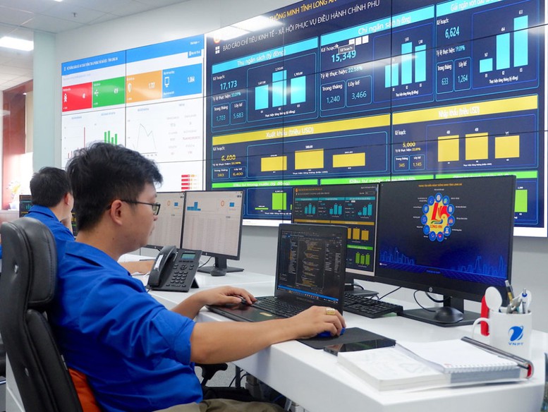 Hỗ trợ người làm công tác chuyên trách về chuyển đổi số, an toàn thông tin mạng, an ninh mạng 5 triệu đồng/tháng. Ảnh VGP.