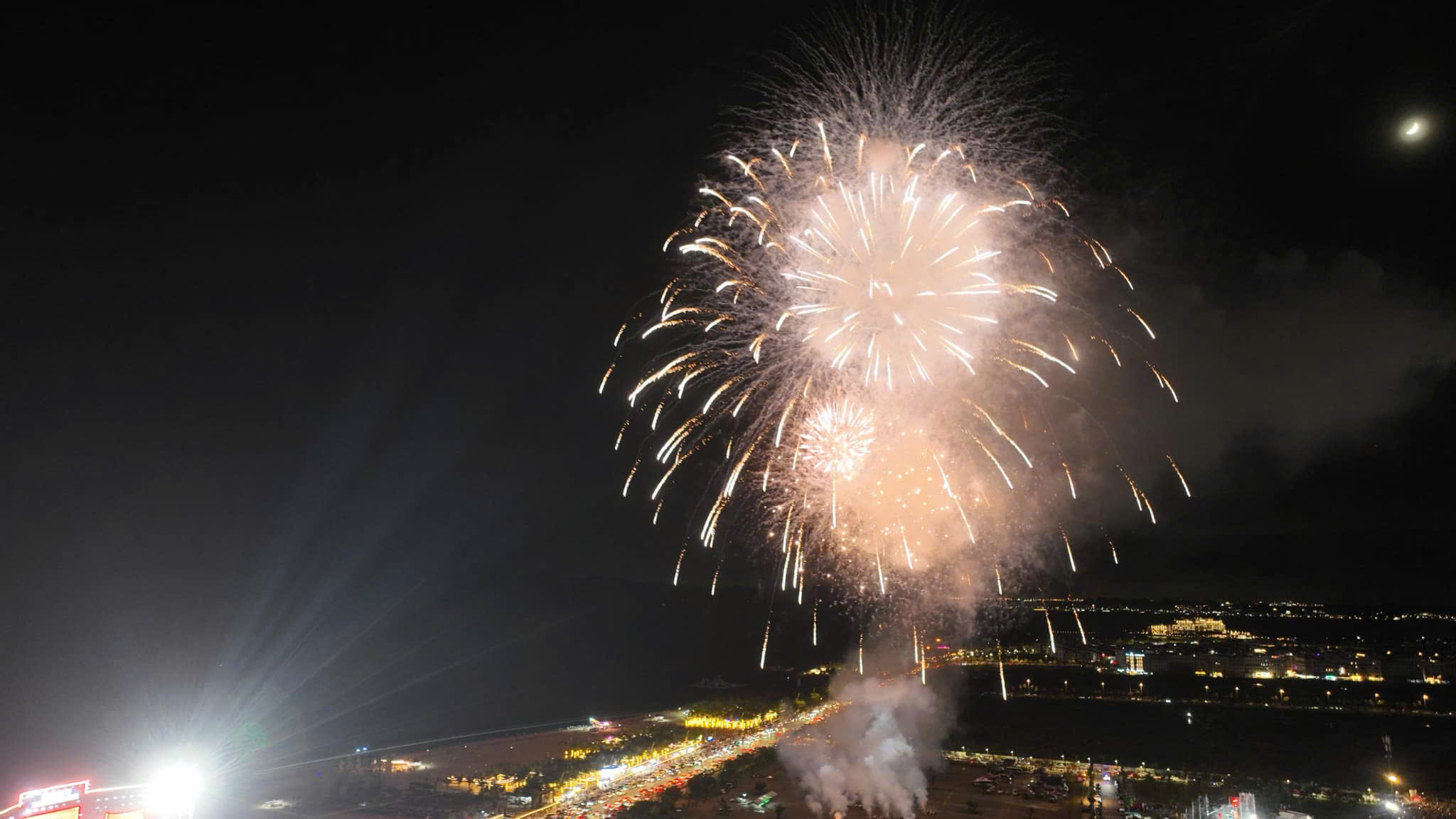 Quảng trường Sun Carnival, nơi tổ chức chương trình trình diễn pháo hoa hàng tuần.