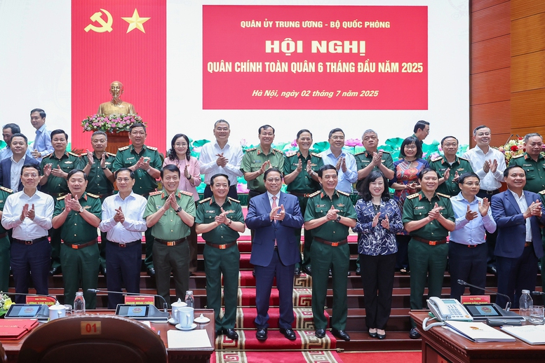 Thủ tướng và các đại biểu dự Hội nghị - Ảnh: VGP/Nhật Bắc Thủ tướng và các đại biểu dự Hội nghị - Ảnh: VGP/Nhật Bắc