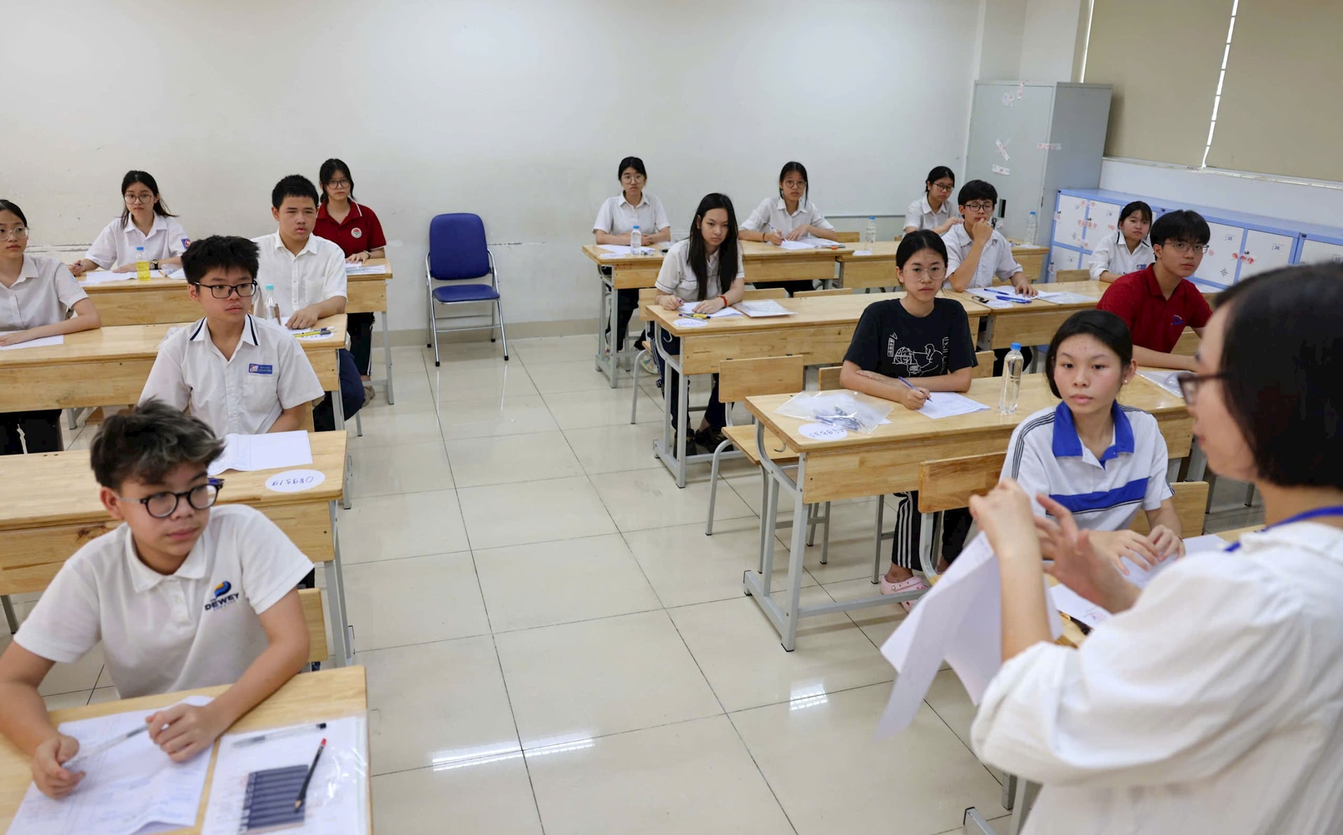 Năm nay, toàn thành phố Hà Nội có 115.951 lượt thí sinh đăng ký dự thi (trong đó có 102.860 thí sinh dự thi công lập không chuyên, 13.091 lượt thí sinh dự thi chuyên). Năm nay, toàn thành phố Hà Nội có 115.951 lượt thí sinh đăng ký dự thi (trong đó có 102.860 thí sinh dự thi công lập không chuyên, 13.091 lượt thí sinh dự thi chuyên).