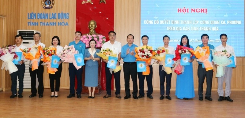 Thanh Hóa công bố Quyết định thành lập 41 công đoàn xã, phường